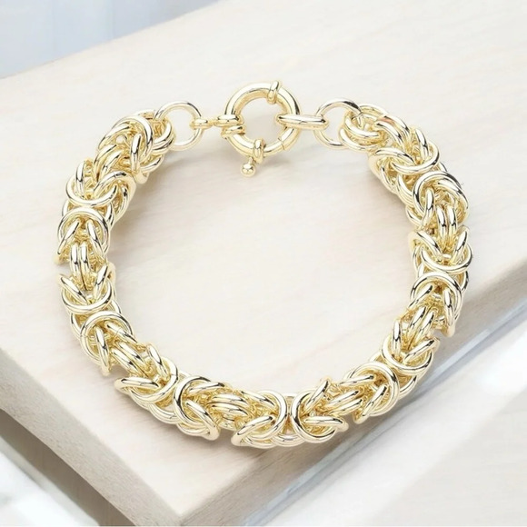Jewelry - Gold Chunky Hardware Bracelet Gorgeous